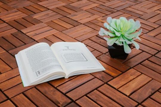 Làm thế nào để làm sạch và bảo trì vỉ lát sàn gỗ?